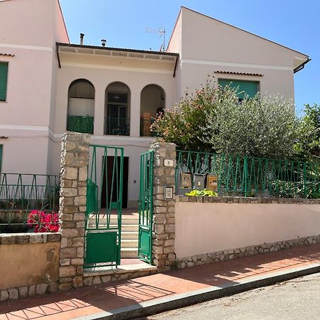 Bed And Coffee Rooms Portoferraio Bagian luar foto