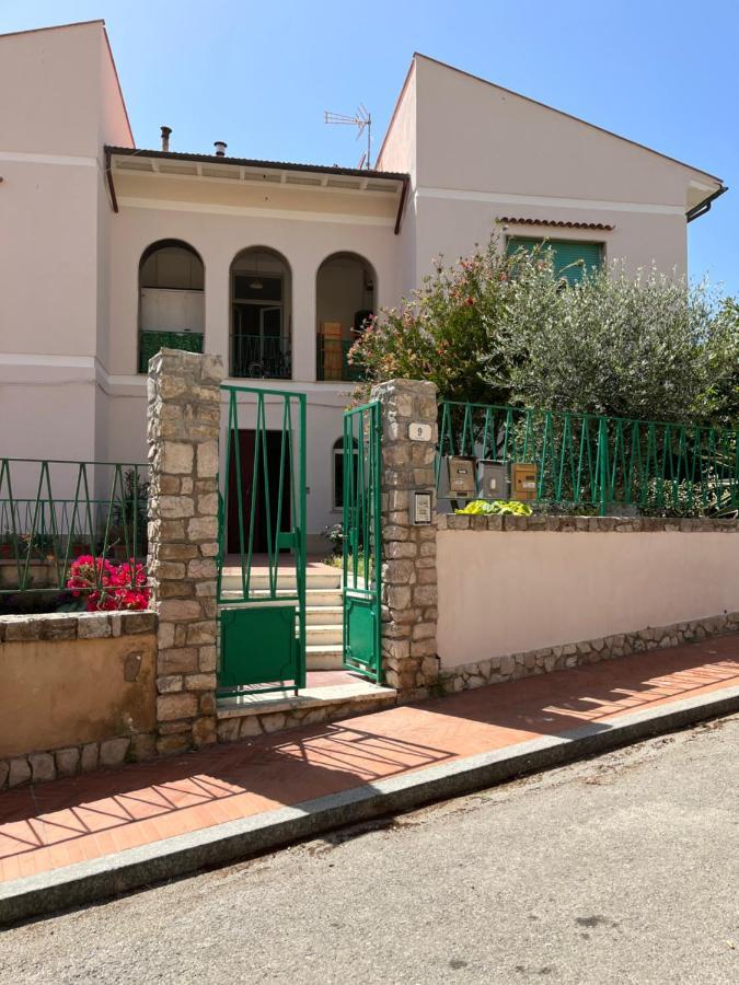 Bed And Coffee Rooms Portoferraio Bagian luar foto